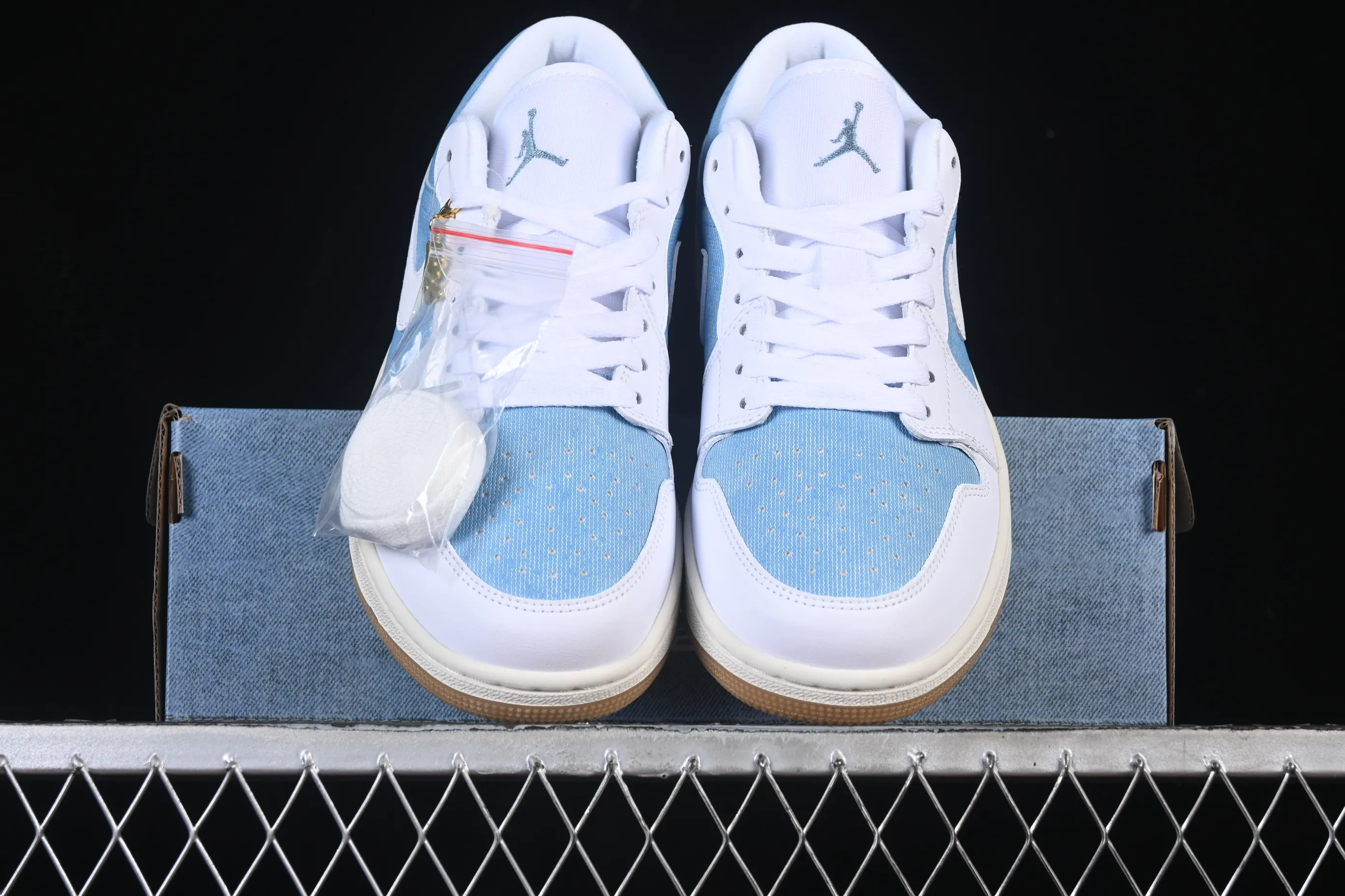 All categories Air Jordan Jordan series basketball shoes Air Jordan 1 Low Air Jordan 1 Low Denim "Worn Blue" Denim denim low-top retro culture basketball shoes HQ2004-400